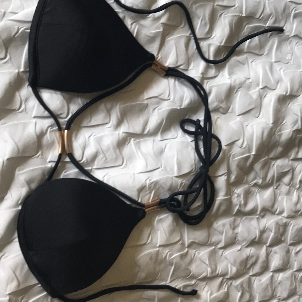 Bikini - Picture 2 of 2